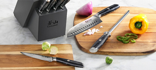 Cangshan set with cutting board and vegetables